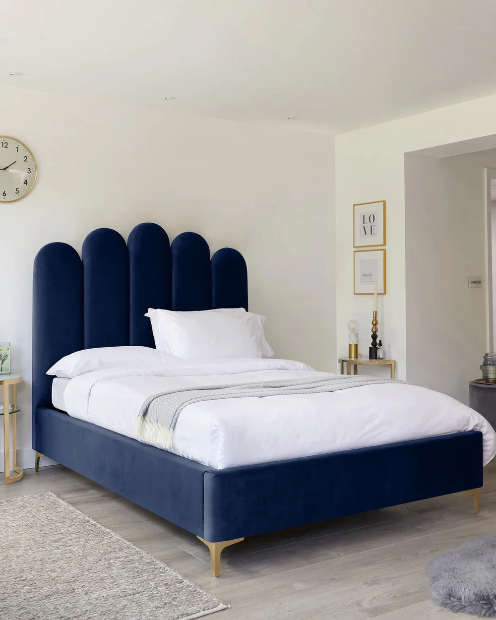 Crown Arc Velvet Bed